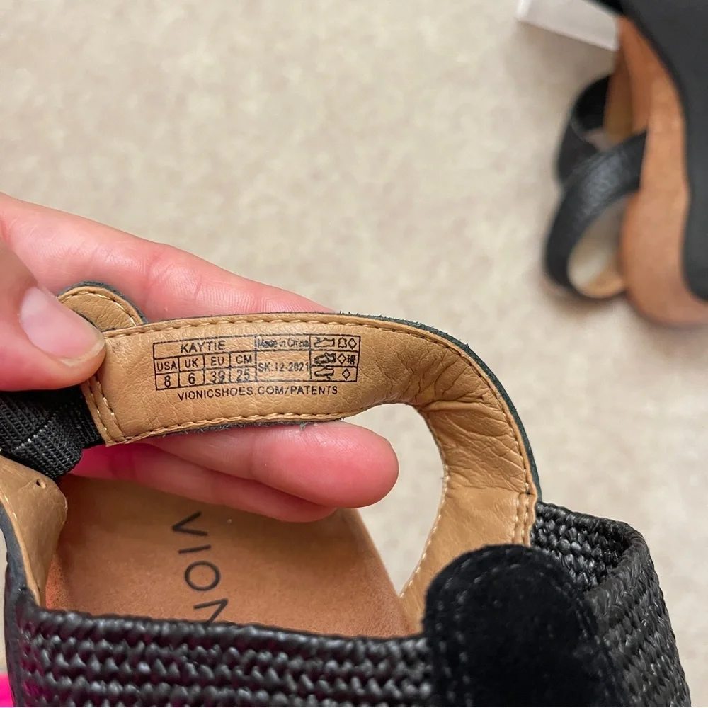 Vionic Kaytie Black Leather Suede T-Strap Wedge Sandal Womens size 8